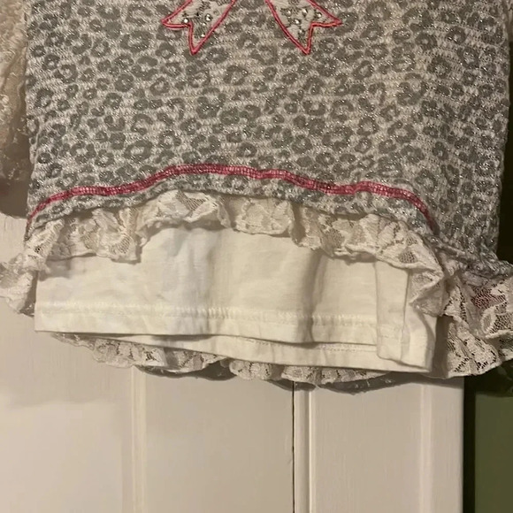 Girls top/shirt size 5 mix and match any 3/$7 and get them $4 each - Picture 10 of 12